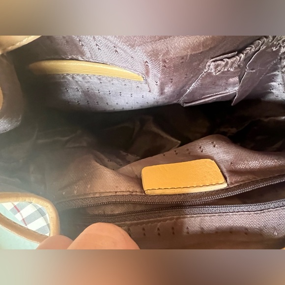 🔥 Stunning Burberry Check Backpack - Iconic Style & Luxury! 🔥 - Picture 12 of 13